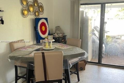 House in Miami, Florida 3 bedrooms, 89.19 sq.m. № 1869887 - photo 6