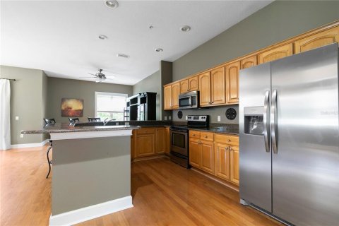 Townhouse in Tampa, Florida 3 bedrooms, 218.78 sq.m. № 2211327 - photo 3