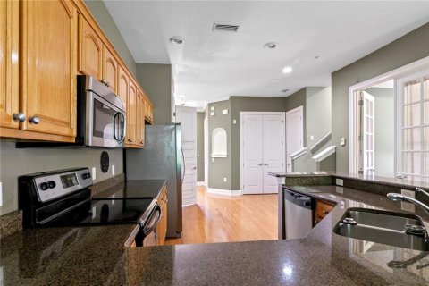 Townhouse in Tampa, Florida 3 bedrooms, 218.78 sq.m. № 2211327 - photo 9