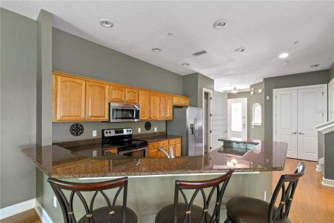 Townhouse in Tampa, Florida 3 bedrooms, 218.78 sq.m. № 2211327 - photo 8