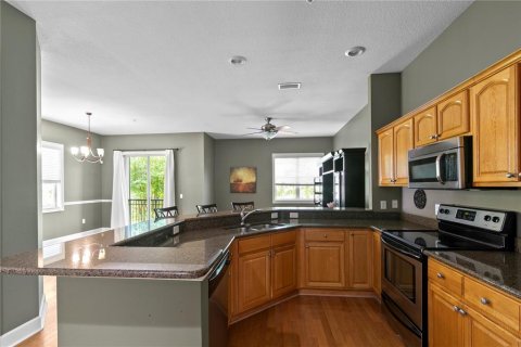 Townhouse in Tampa, Florida 3 bedrooms, 218.78 sq.m. № 2211327 - photo 5