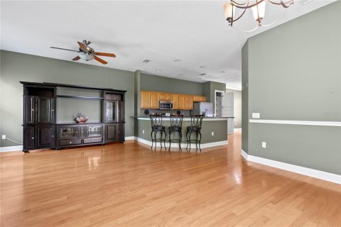 Townhouse in Tampa, Florida 3 bedrooms, 218.78 sq.m. № 2211327 - photo 10