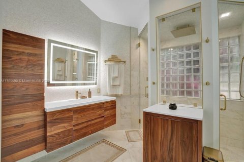 House in Coral Springs, Florida 4 bedrooms, 242.57 sq.m. № 1698966 - photo 23