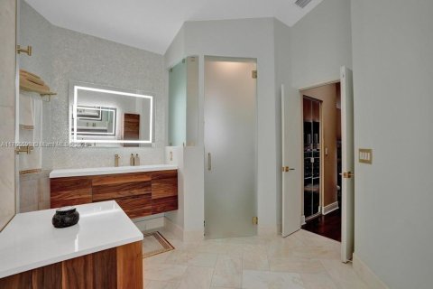 House in Coral Springs, Florida 4 bedrooms, 242.57 sq.m. № 1698966 - photo 22