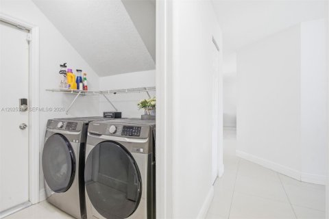 Villa ou maison à vendre à Weston, Floride: 4 chambres, 238.02 m2 № 2146469 - photo 18