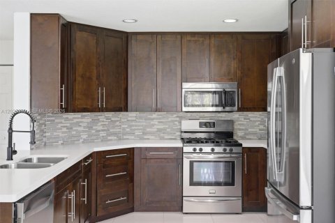 Villa ou maison à vendre à Weston, Floride: 4 chambres, 238.02 m2 № 2146469 - photo 14
