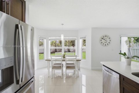 Villa ou maison à vendre à Weston, Floride: 4 chambres, 238.02 m2 № 2146469 - photo 13