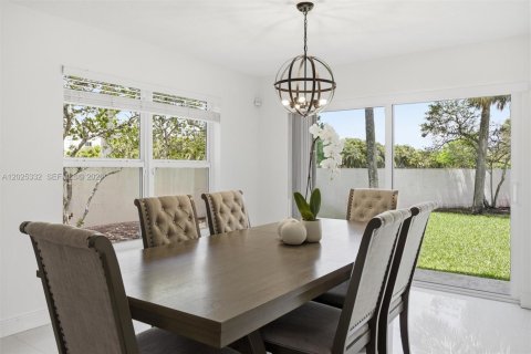 Villa ou maison à vendre à Weston, Floride: 4 chambres, 238.02 m2 № 2146469 - photo 8
