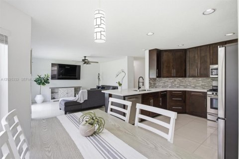 Villa ou maison à vendre à Weston, Floride: 4 chambres, 238.02 m2 № 2146469 - photo 10