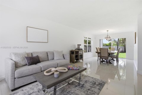 Villa ou maison à vendre à Weston, Floride: 4 chambres, 238.02 m2 № 2146469 - photo 2
