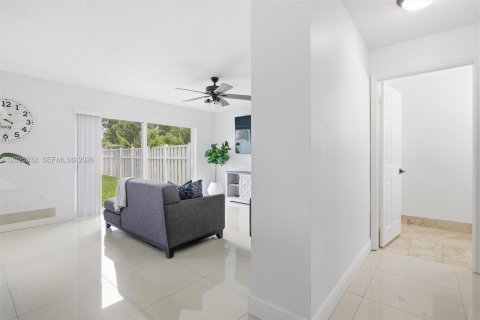 Villa ou maison à vendre à Weston, Floride: 4 chambres, 238.02 m2 № 2146469 - photo 16