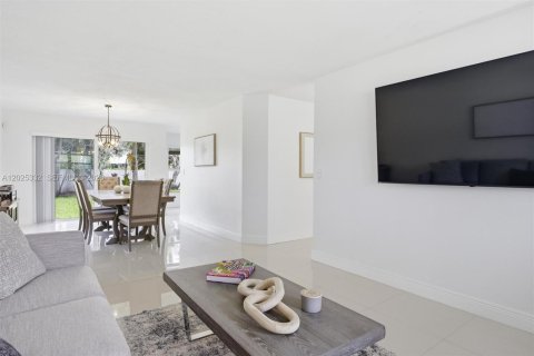 Villa ou maison à vendre à Weston, Floride: 4 chambres, 238.02 m2 № 2146469 - photo 6