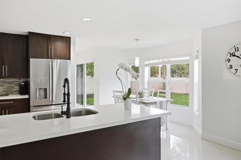 Villa ou maison à vendre à Weston, Floride: 4 chambres, 238.02 m2 № 2146469 - photo 11