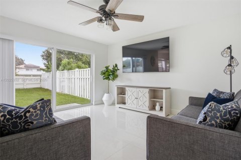 Villa ou maison à vendre à Weston, Floride: 4 chambres, 238.02 m2 № 2146469 - photo 9