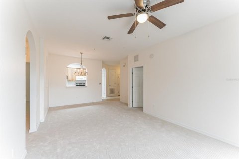 Condo in Davenport, Florida, 3 bedrooms  № 1819612 - photo 7