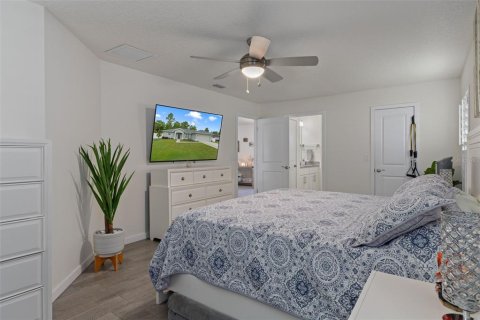 House in Weeki Wachee, Florida 4 bedrooms, 177.44 sq.m. № 1827084 - photo 25