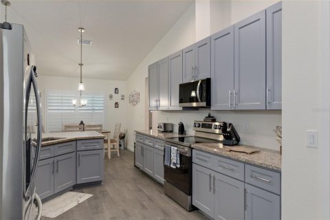 House in Weeki Wachee, Florida 4 bedrooms, 177.44 sq.m. № 1827084 - photo 18