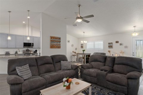 House in Weeki Wachee, Florida 4 bedrooms, 177.44 sq.m. № 1827084 - photo 14