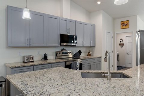 House in Weeki Wachee, Florida 4 bedrooms, 177.44 sq.m. № 1827084 - photo 20