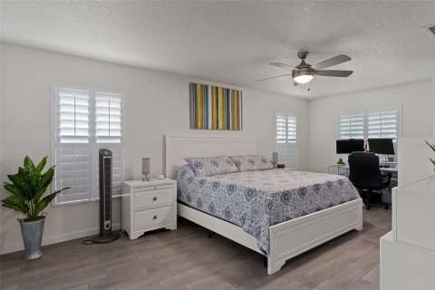 House in Weeki Wachee, Florida 4 bedrooms, 177.44 sq.m. № 1827084 - photo 23