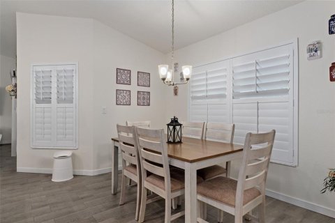 House in Weeki Wachee, Florida 4 bedrooms, 177.44 sq.m. № 1827084 - photo 22