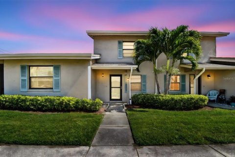 Townhouse in Largo, Florida 2 bedrooms, 115.94 sq.m. № 1754795 - photo 1