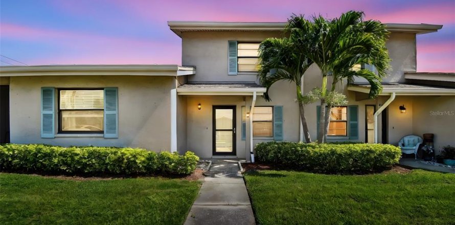 Townhouse in Largo, Florida 2 bedrooms, 115.94 sq.m. № 1754795