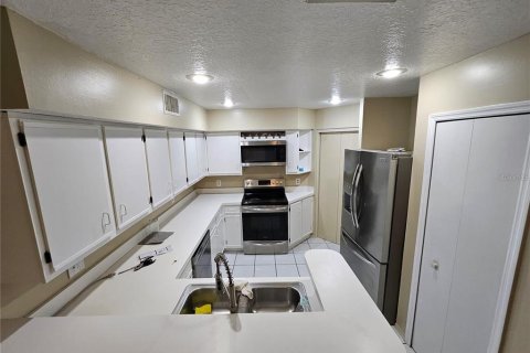House in Orlando, Florida 4 bedrooms, 203.64 sq.m. № 1828349 - photo 2
