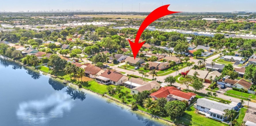 Casa en Pembroke Pines, Florida 3 dormitorios, 138.52 m2 № 1185505