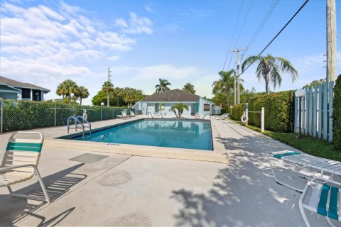 Condominio en venta en Stuart, Florida, 2 dormitorios, 108.14 m2 № 1135130 - foto 1