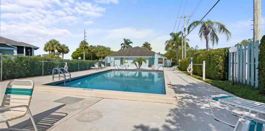 Condominio en Stuart, Florida, 2 dormitorios № 1135130