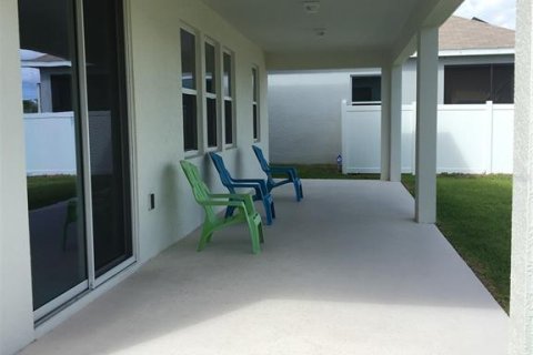 House in Haines City, Florida 4 bedrooms, 238.94 sq.m. № 1824978 - photo 6