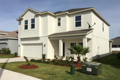 House in Haines City, Florida 4 bedrooms, 238.94 sq.m. № 1824978 - photo 1