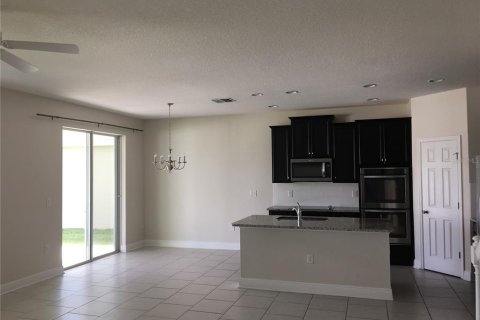 House in Haines City, Florida 4 bedrooms, 238.94 sq.m. № 1824978 - photo 12