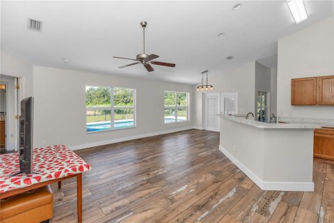 House in Osteen, Florida 4 bedrooms, 193.7 sq.m. № 2239238 - photo 6