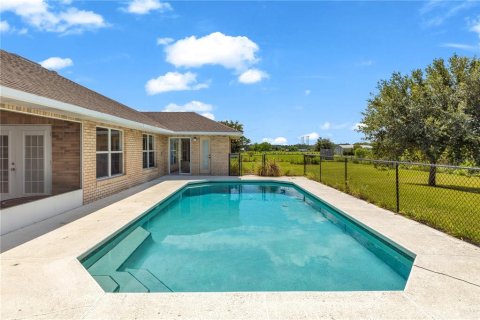 House in Osteen, Florida 4 bedrooms, 193.7 sq.m. № 2239238 - photo 25