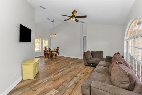 House in Osteen, Florida 4 bedrooms, 193.7 sq.m. № 2239238 - photo 8