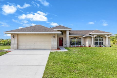 Villa ou maison à Osteen, Floride 4 chambres, 193.7 m2 № 2239238