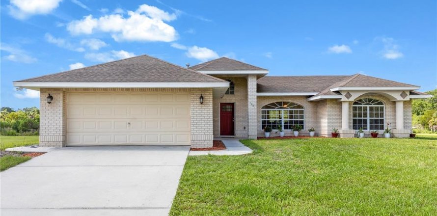 House in Osteen, Florida 4 bedrooms, 193.7 sq.m. № 2239238