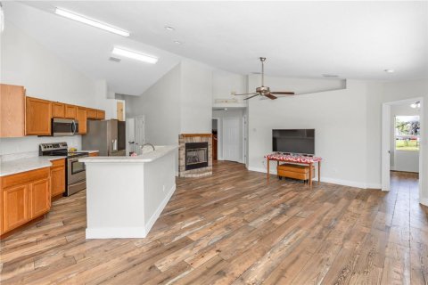 House in Osteen, Florida 4 bedrooms, 193.7 sq.m. № 2239238 - photo 4