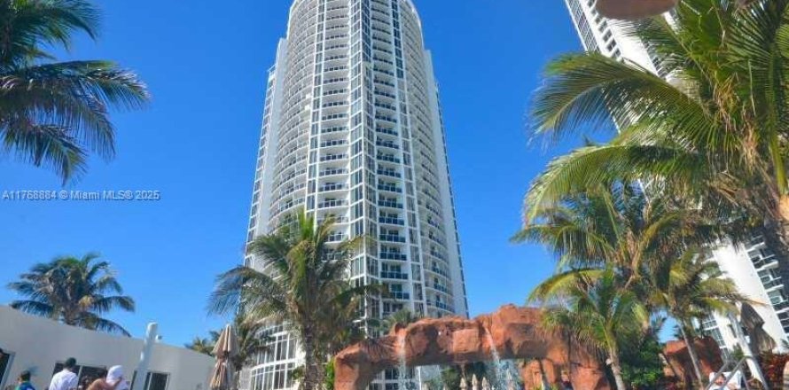 Estudio en el Condominio en Sunny Isles Beach, Florida  № 1865127