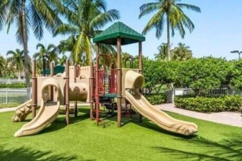 House in Wellington, Florida 3 bedrooms, 185.9 sq.m. № 935217 - photo 1