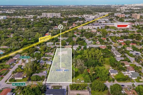 Land in Miami, Florida № 1990655 - photo 1