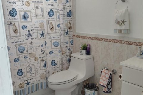 Townhouse in Sweetwater, Florida 3 bedrooms, 137.87 sq.m. № 1762796 - photo 11