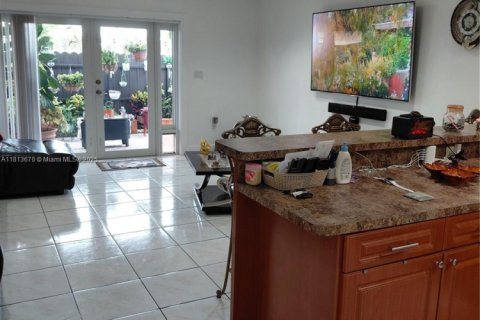 Townhouse in Sweetwater, Florida 3 bedrooms, 137.87 sq.m. № 1762796 - photo 5