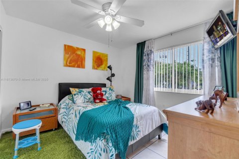 Townhouse in Sweetwater, Florida 3 bedrooms, 137.87 sq.m. № 1762796 - photo 21