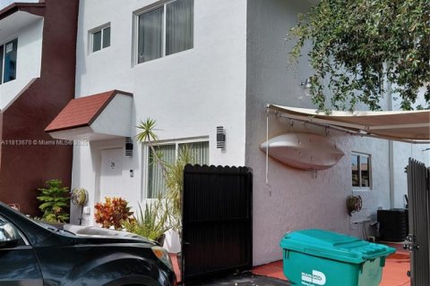 Townhouse in Sweetwater, Florida 3 bedrooms, 137.87 sq.m. № 1762796 - photo 2