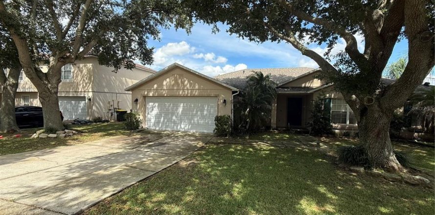 House in Clermont, Florida 4 bedrooms, 196.86 sq.m. № 2393838