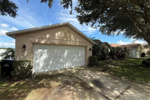 House in Clermont, Florida 4 bedrooms, 196.86 sq.m. № 2393838 - photo 2