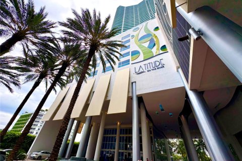 Condominio en Miami, Florida, 1 dormitorio № 2078488